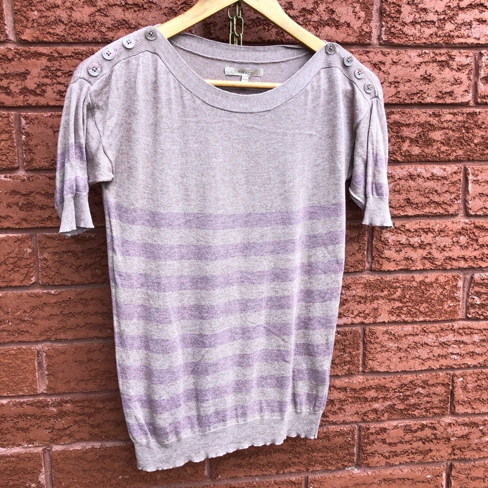 Short sleeve sweater